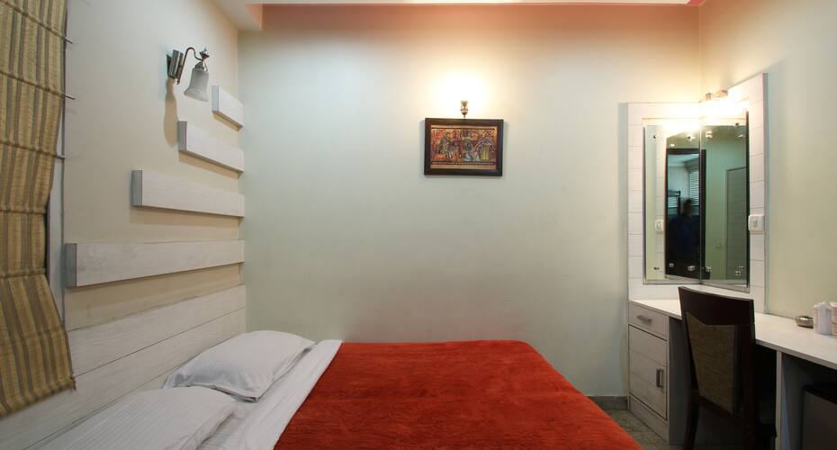 TG Rooms Arya Samaj Road, New Delhi 4